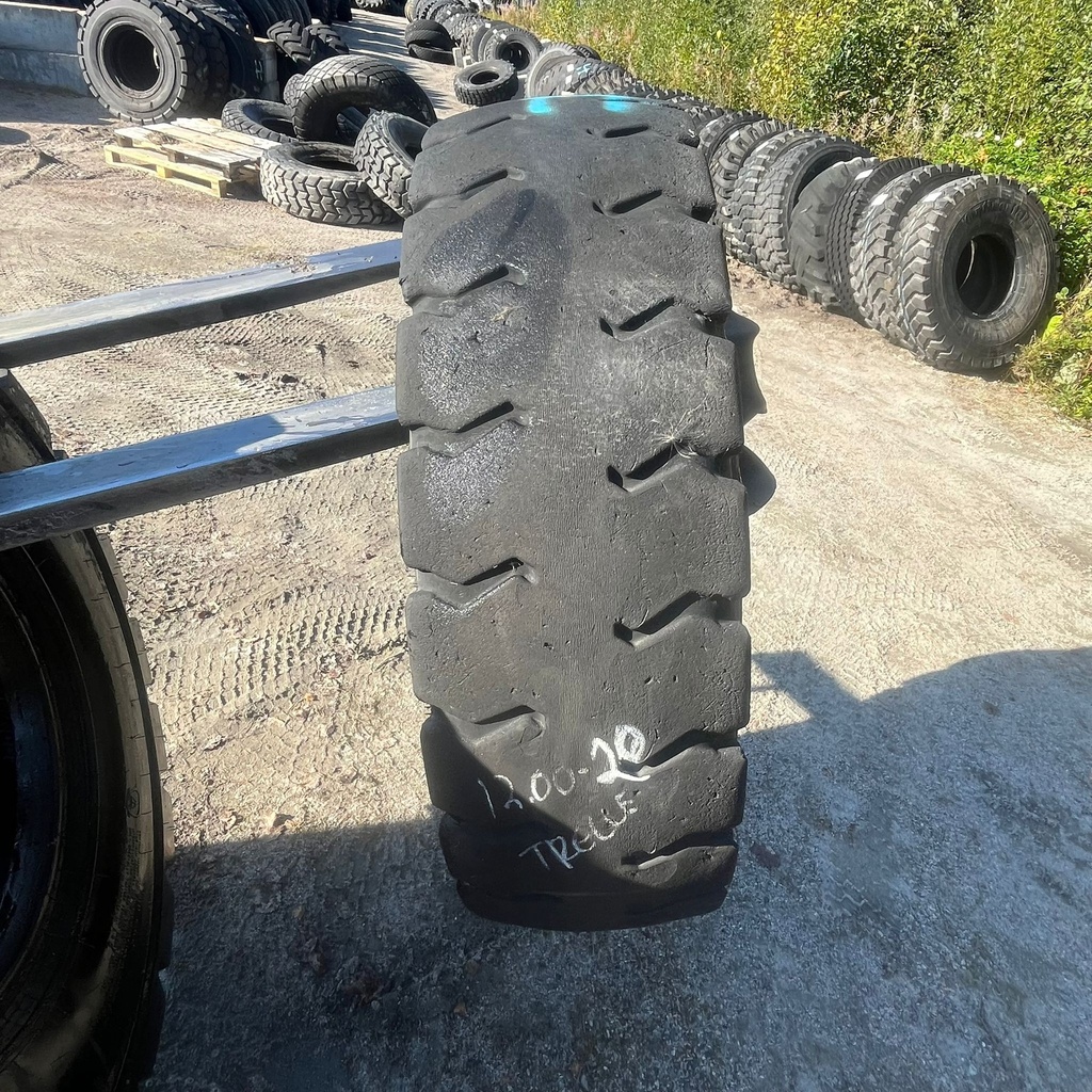 12.00-20 20PR Trelleborg T-900 Käytetty työkoneen rengas 9mm