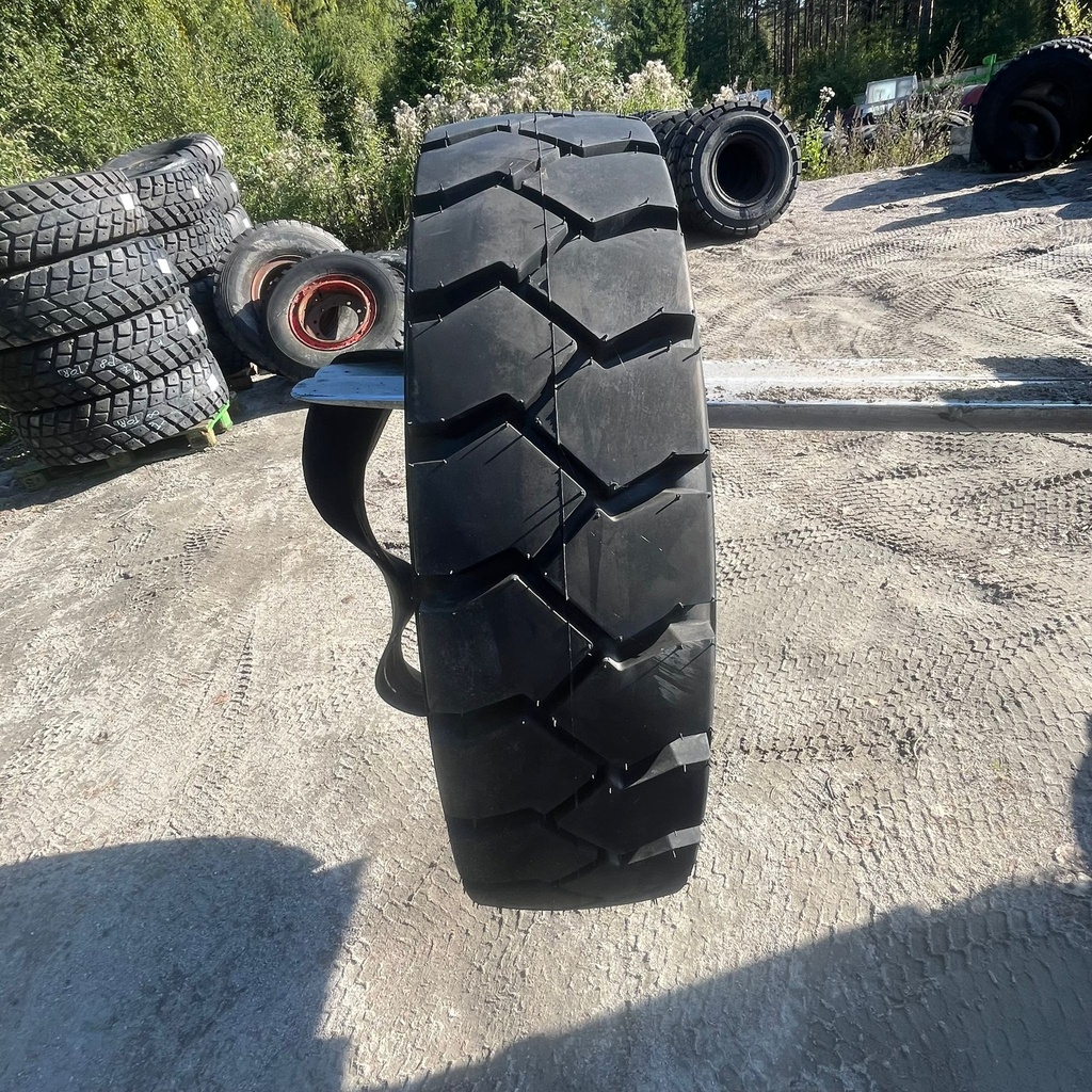 12.00-20 28PR BKT PowerTrax HD Ajamaton työkoneen rengas