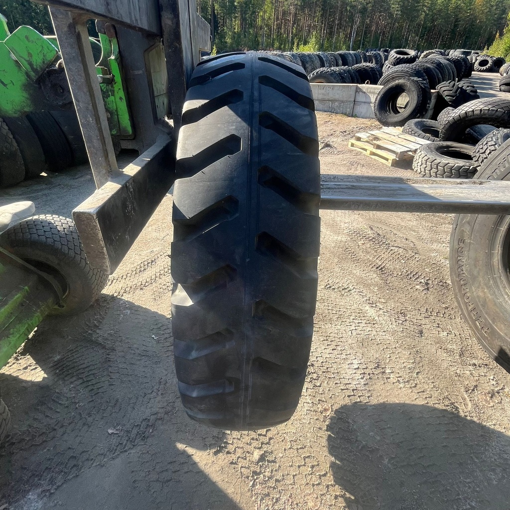 12.00-20 18PR Silverstone Logging King Käytetty työkoneen rengas 21mm