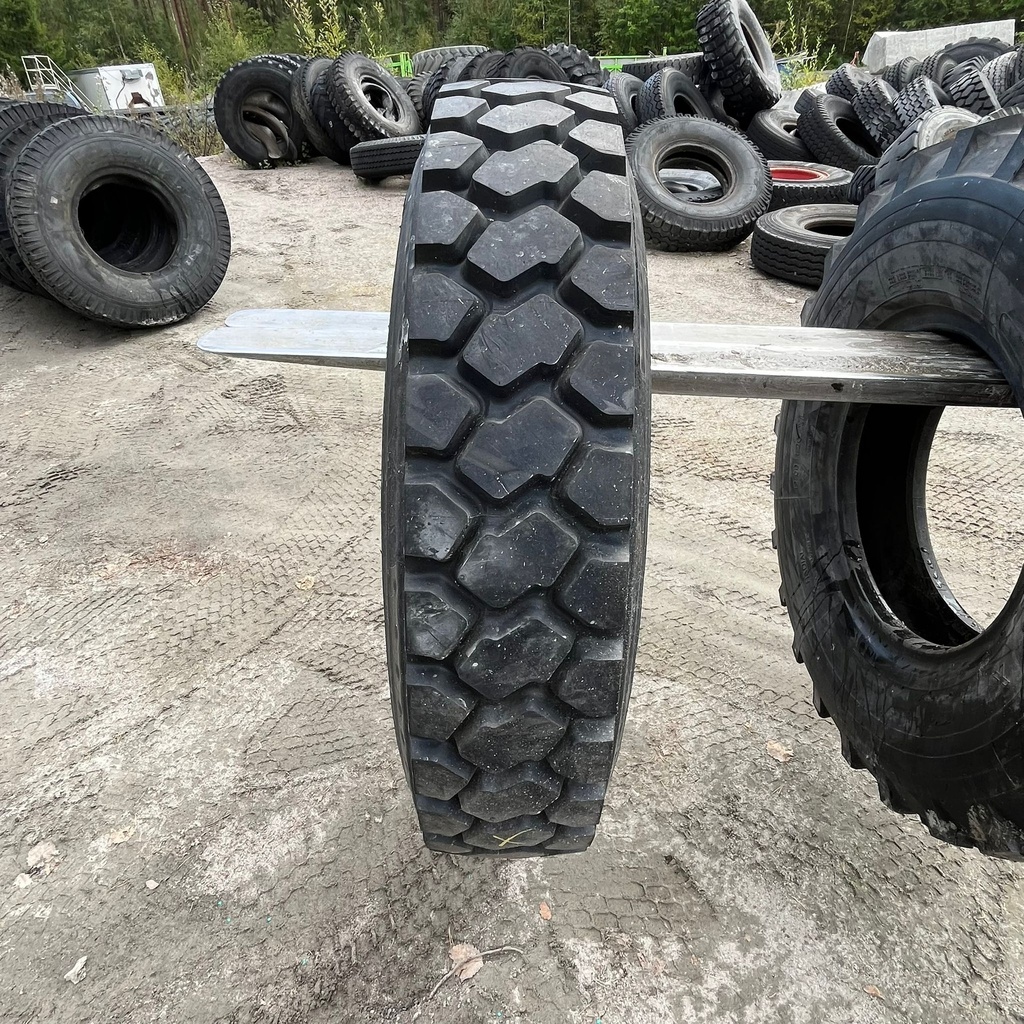 12.00R20 18PR Bridgestone V-Steel RIB 187 Käytetty KA-rengas 16mm