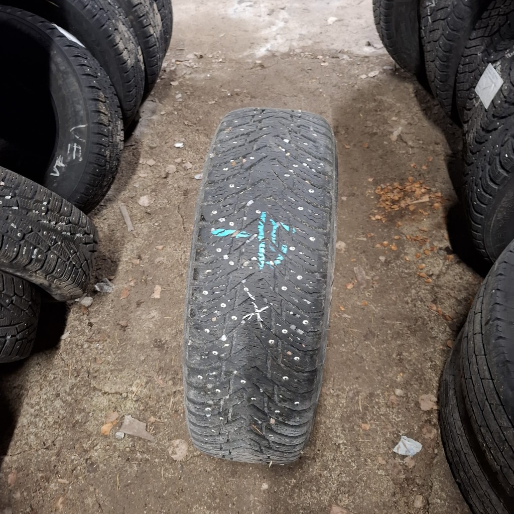 215/70R16 100T Nokian Hakkapeliitta 8 SUV Käytetty nastarengas 7,5mm DOT-15