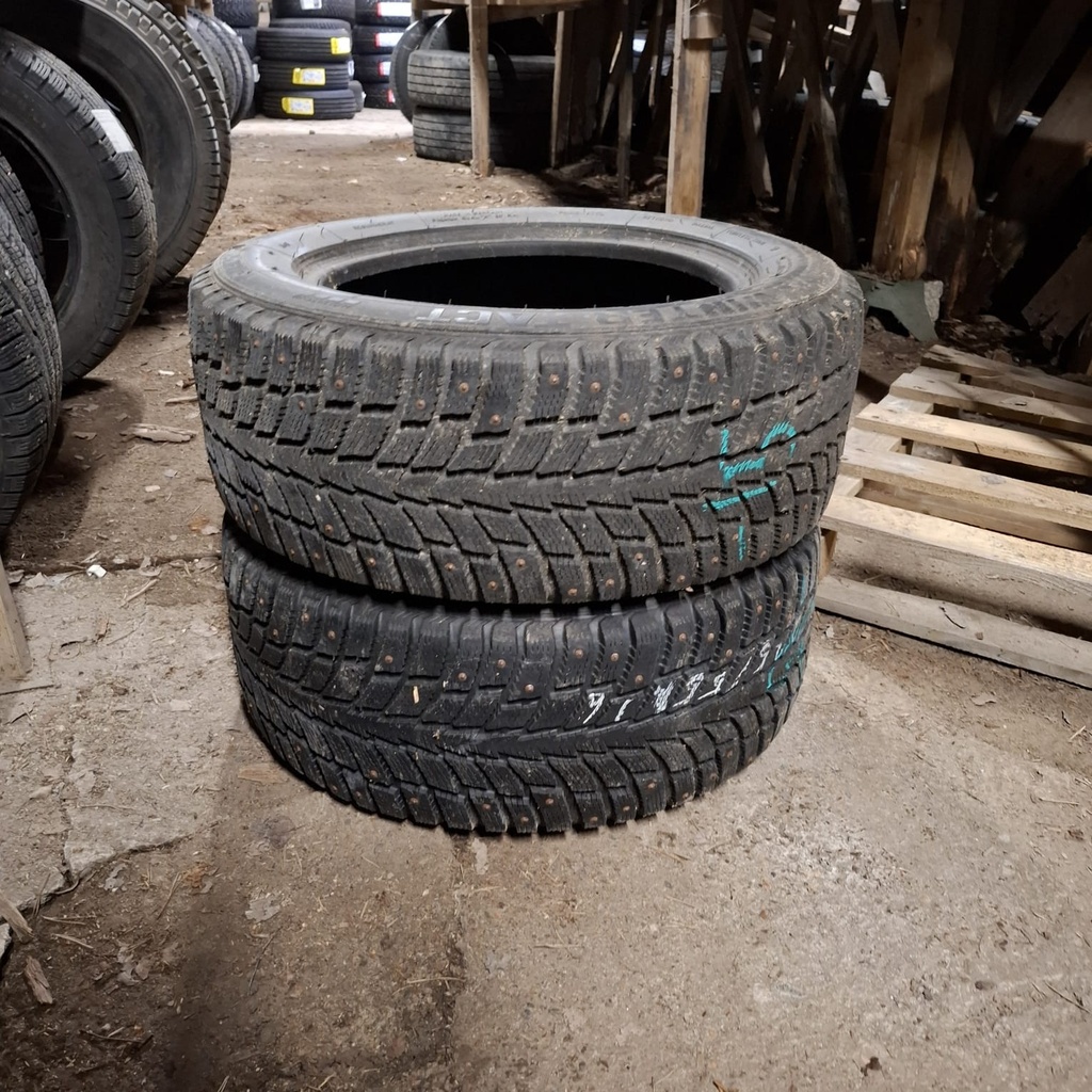 225/55R16 95H Pinnoitettu Käytetty nastarengas 4,5-5,5mm DOT-15