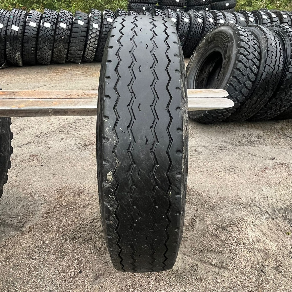 12.00R20 18PR Toyo Hyöaradial ST Käytetty KA-rengas 4mm