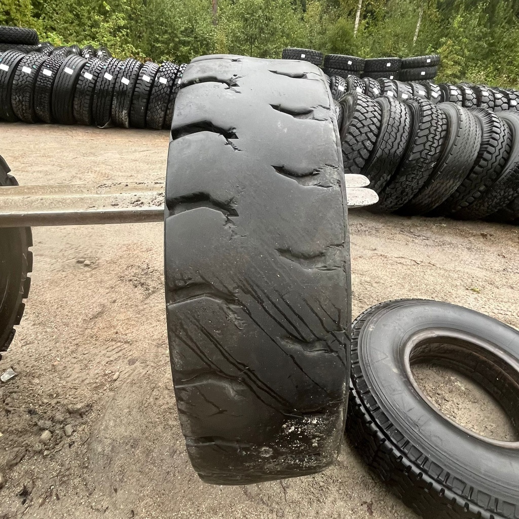 12.00-20 20PR Hauler-LT WIDE-WALL Käytetty työkoneen rengas 11/20mm Laitakulunut