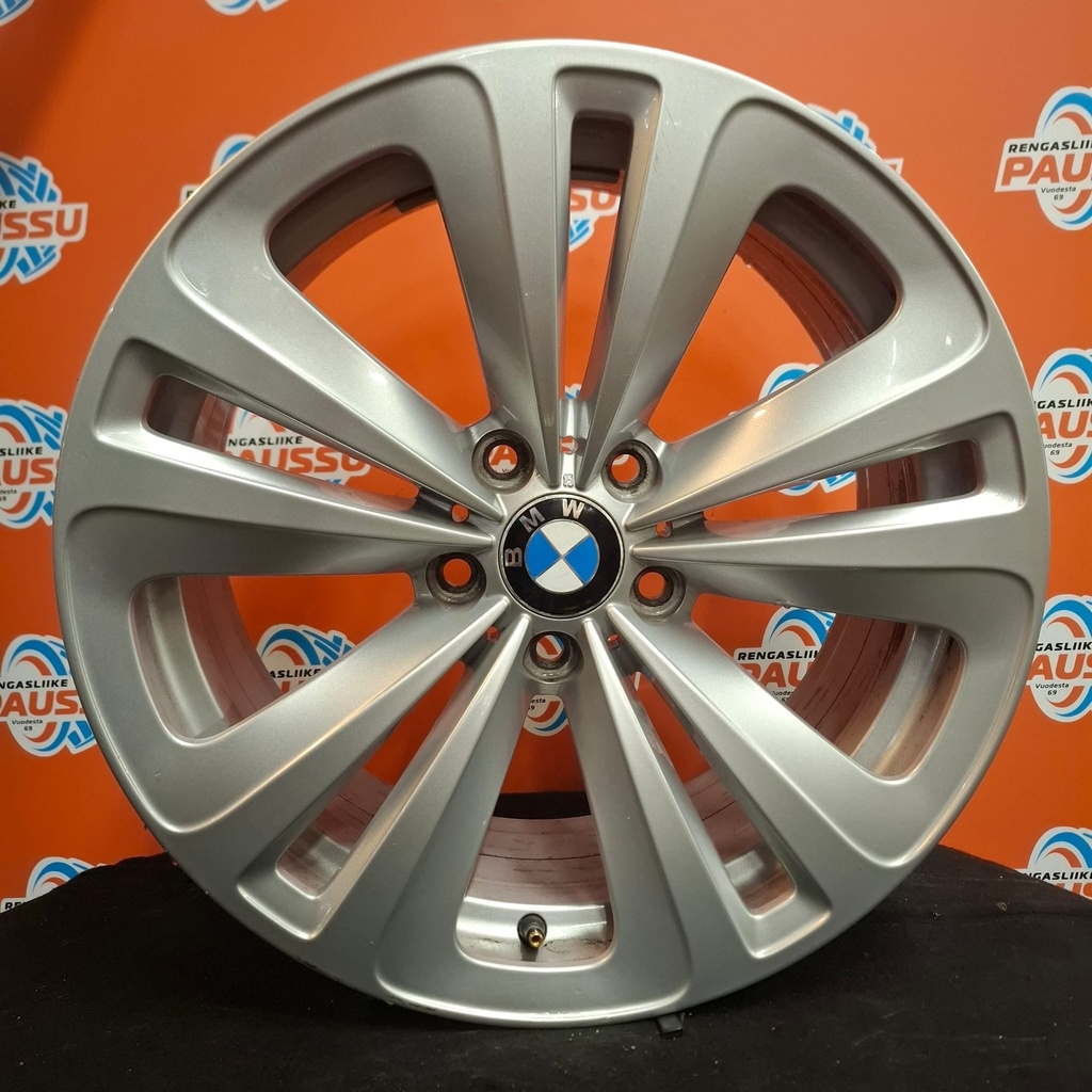 Käytetty BMW Style 234 Spoke vannesarja 5x120 ET30 KR72,6 8x18"