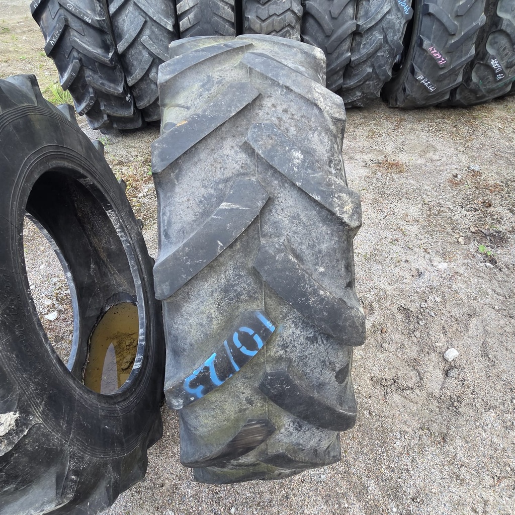 320/85R24 (12.4R24) 122A8 Mitas RD-01 Radial Drive  Käytetty rengas 8mm DOT-12