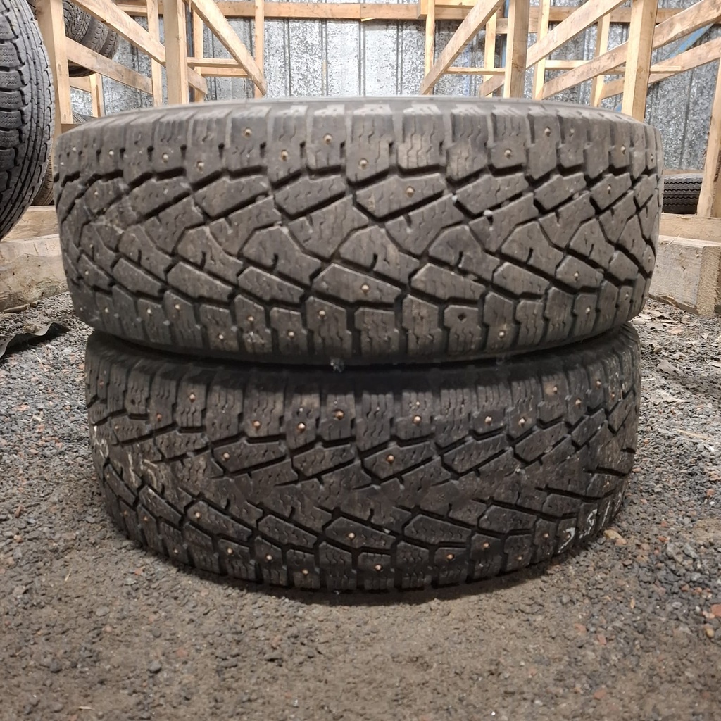 205/70R15C 106/104R Nokian Hakkapeliitta C3 Käytetty nastarengas 6,5-7,5mm DOT-21