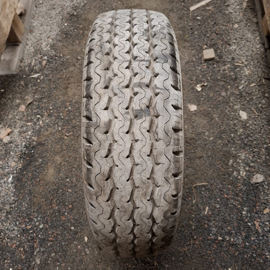 205/70R15C 106/104R Maxxis TrucMaxx UE-168 Käytetty kesärengas Ajamaton DOT-09