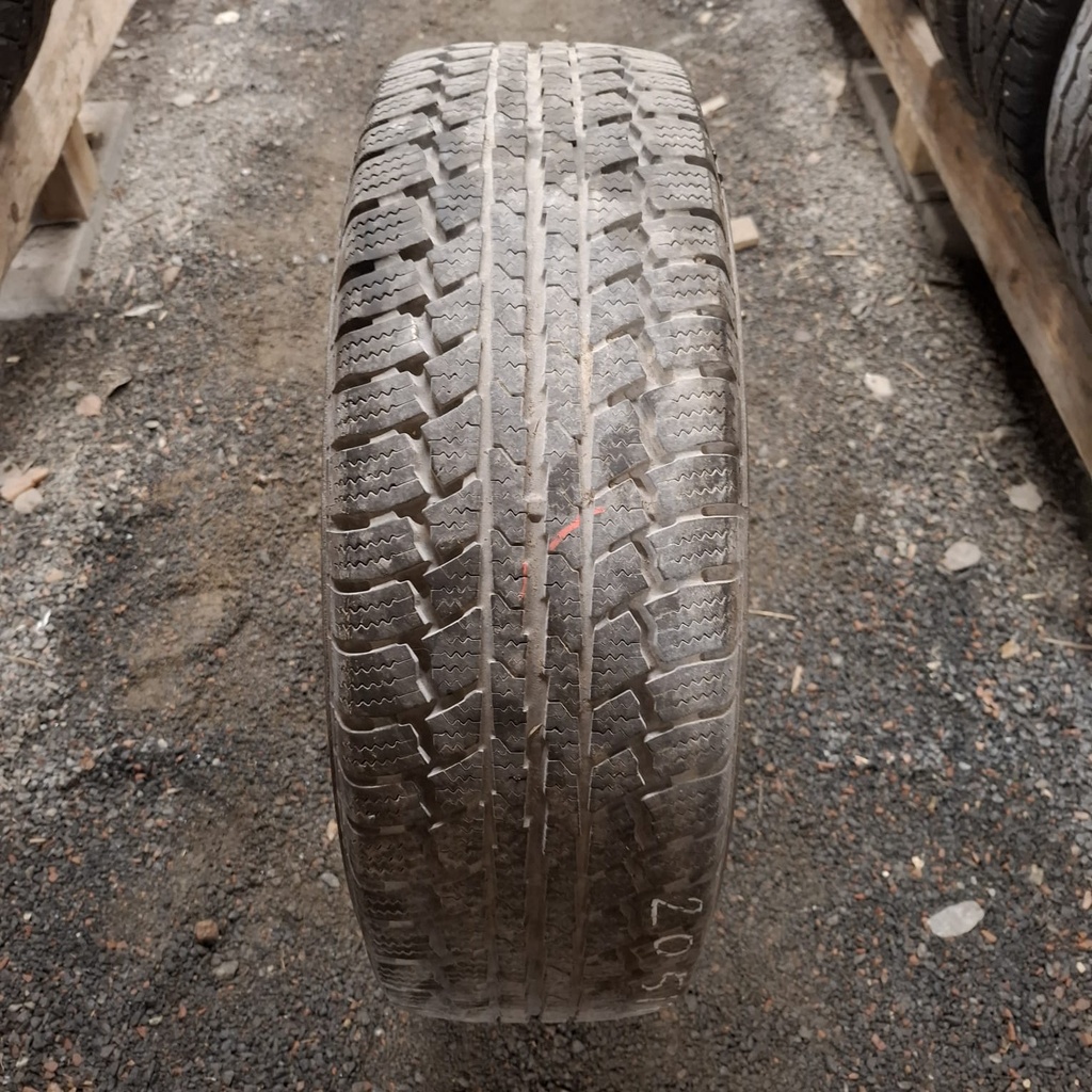 205/70R15C 106/104R Continental VancoWinter Käytetty kitkarengas 5,5mm DOT-06