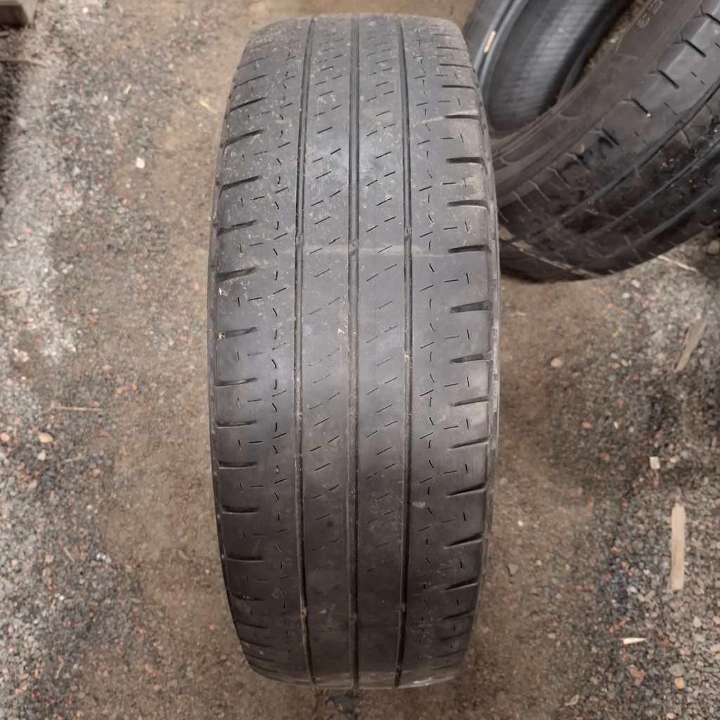 215/70R15C 109/107S Michelin Agilis Käytetty kesärengas 3,5mm DOT-16