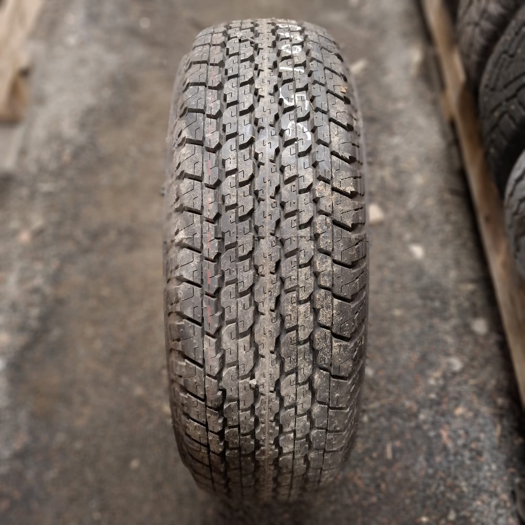 255/70R15C 112/110S Bridgestone Dueler H/T 840 Käytetty kesärengas Ajamaton DOT-12
