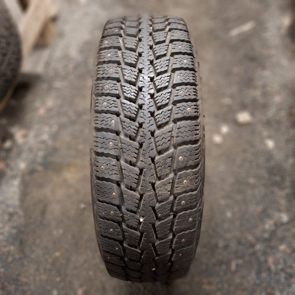 225/70R15C 112/110Q Kumho PowerGrip KC11 Käytetty nastarengas 9,5mm DOT-13