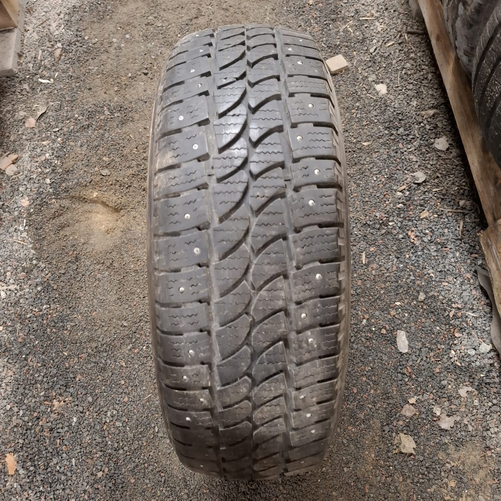 225/70R15C 112/110R Kormoran VanPro Winter Käytetty nastarengas 7,5mm DOT-16