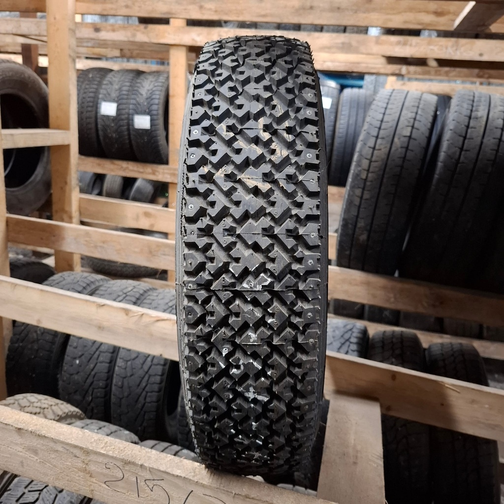 175/75R16C 101/99N Pinnoitettu Käytetty nastarengas 10mm DOT-97