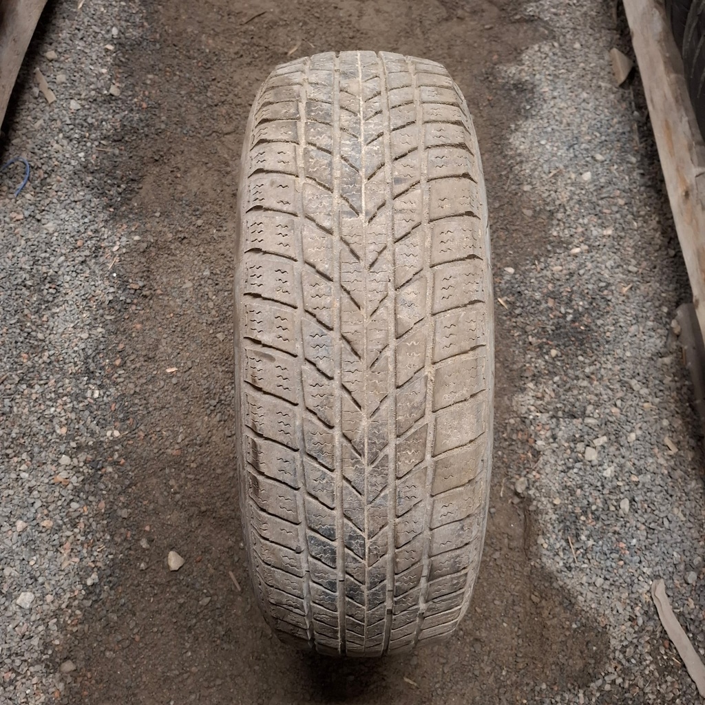 195/65R16C 104/102R Hankook W400 Winter Käytetty kitkarengas 5mm DOT-06