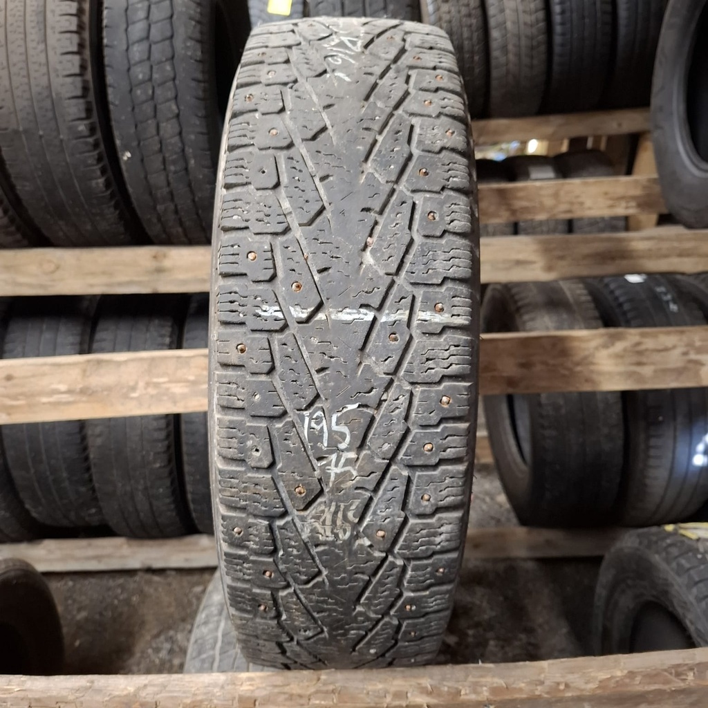 195/75R16C 107/105R Nokian Hakkapeliita C3 Käytetty nastarengas 5mm DOT-18
