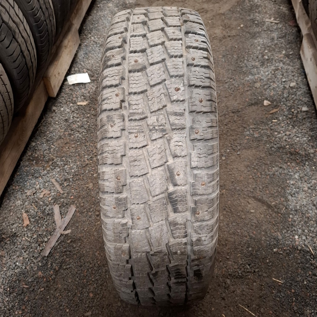 205/75R16C 110/108P Hankook Zovac HPW401 Käytetty nastarengas 9mm DOT-09