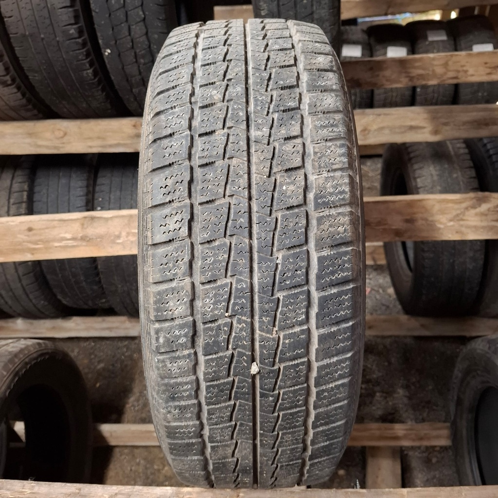 215/60R16C 103/101T Hankook Winter RW06 Käytetty kitkarengas 6mm DOT-12