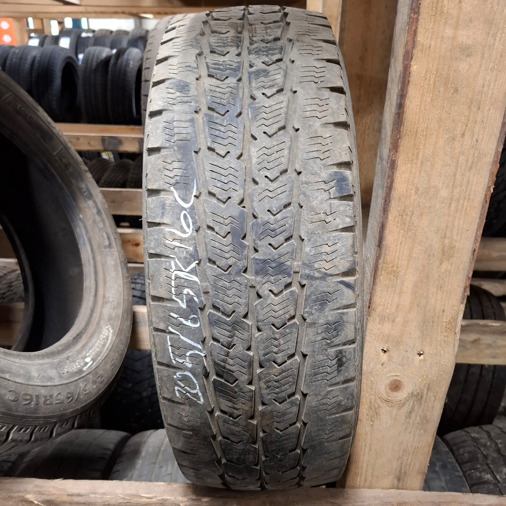 205/65R16C 107/105T Matador Nordicavan Käytetty kitkarengas 5mm DOT-06