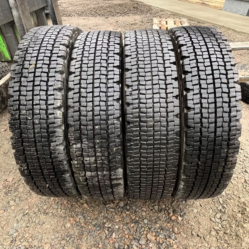 9.00R20 14PR Bridgestone W970 Käytetty KA-rengas All-Position 15-17mm DOT 09-14