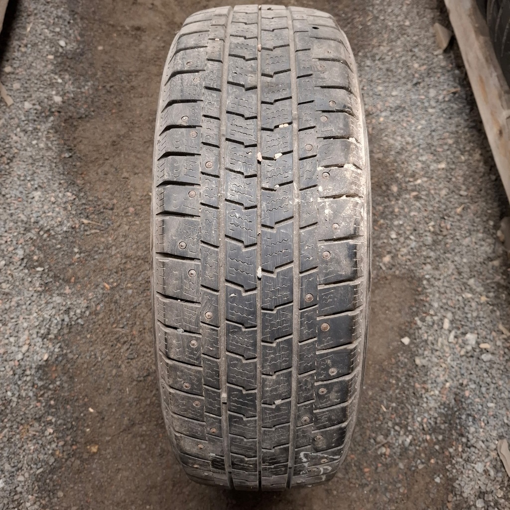 205/65R16C 107/105T Goodyear Cargo Ultragrip Käytetty nastarengas 6mm DOT-24