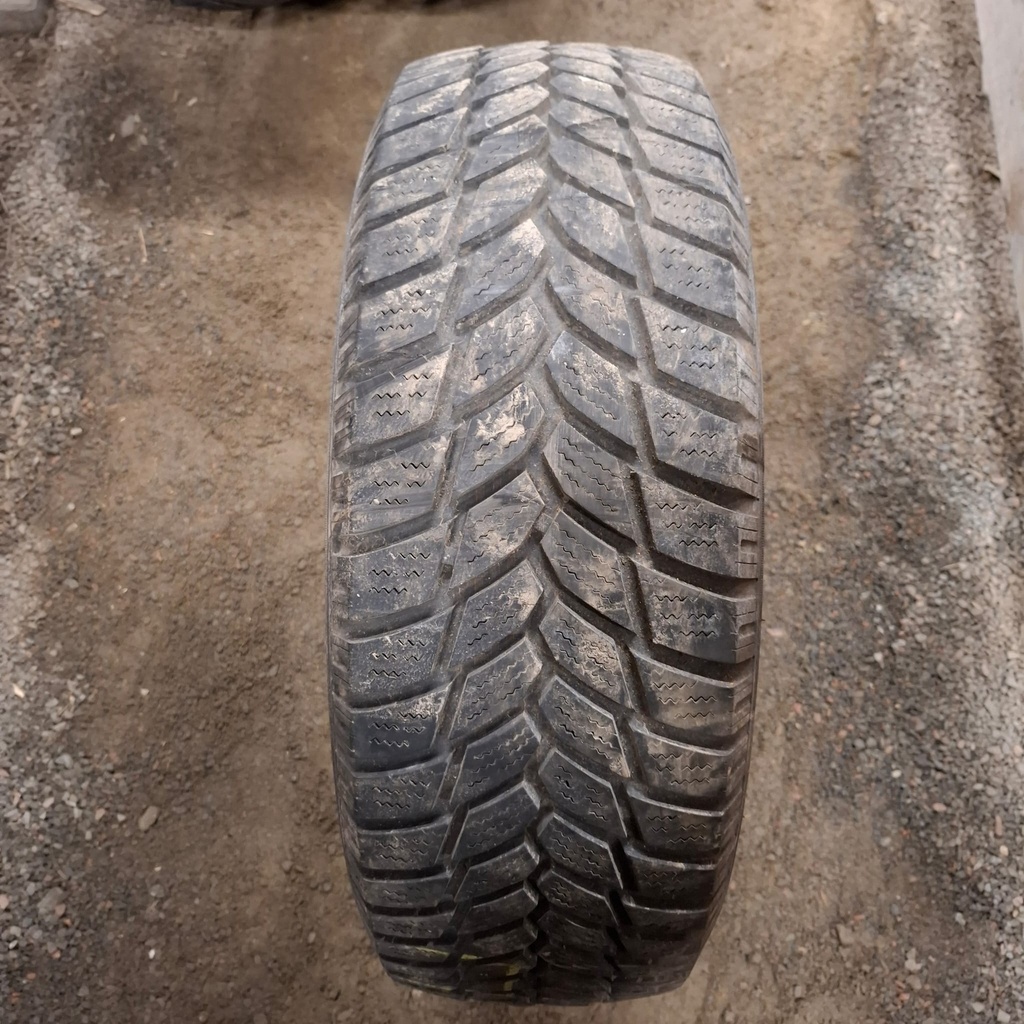 215/65R16C 109/107T GT-Radial Maxmiler WT Käytetty kitkarengas 9mm DOT-12