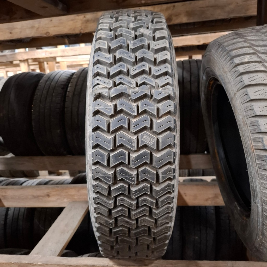 215/75R16C 113/111R Pinnoitettu Käytetty kesärengas Ajamaton DOT-92