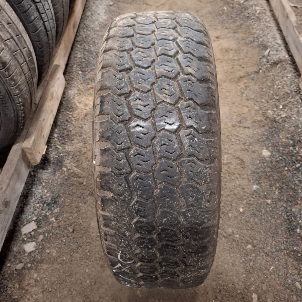 215/60R17C 109/107T Goodyear Cargo Vector Käytetty kesärengas 4,5mm DOT-07