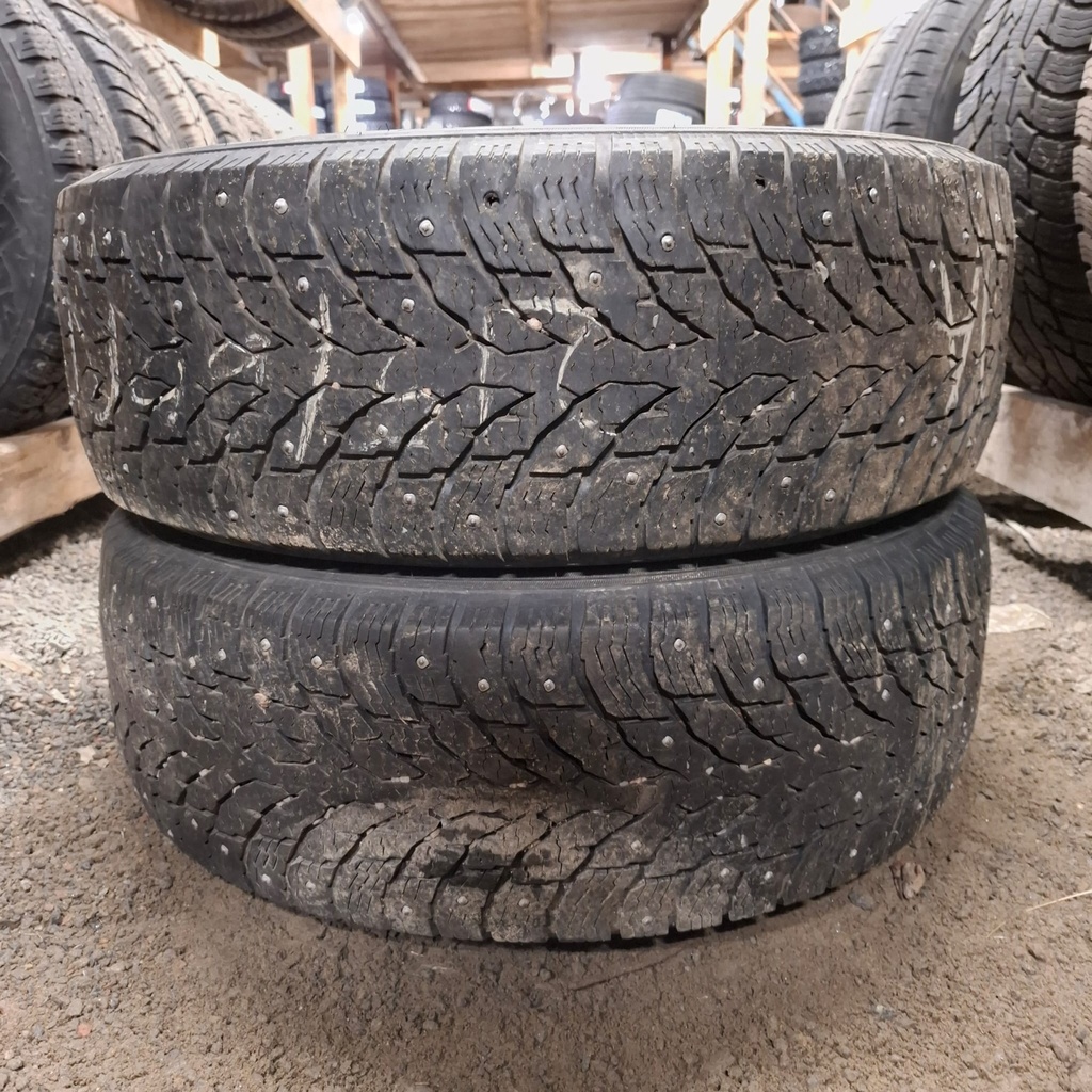 215/60R17C 109/107R Nokian Hakkapeliitta C4 Käytetty nastarengas 7-8,5mm DOT-22