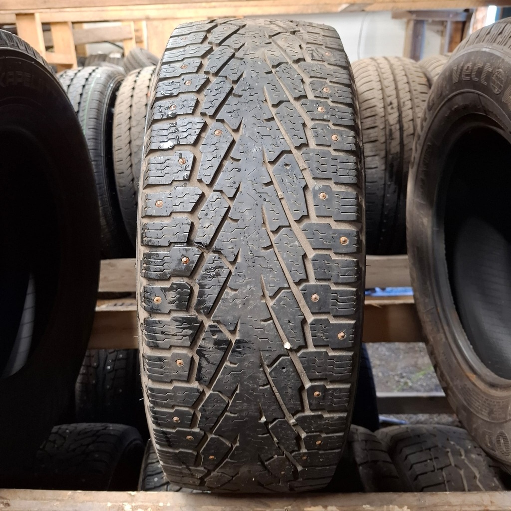 235/65R16C 121/119R Nokian Hakkapeliitta C3 Käytetty nastarengas 5mm DOT-21