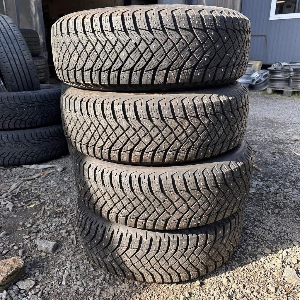 205/65R16 99T Goodyear UltraGrip Arctic 2 Käytetty nastarengas 9,5mm DOT-22