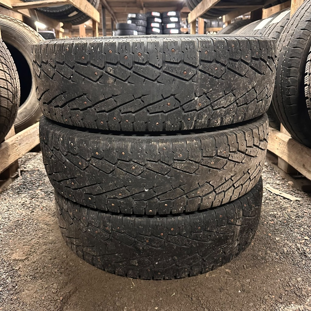 205/75R16C 113/111R Nokian Hakkapeliitta C3 Käytetty nastarengas 5mm DOT-21