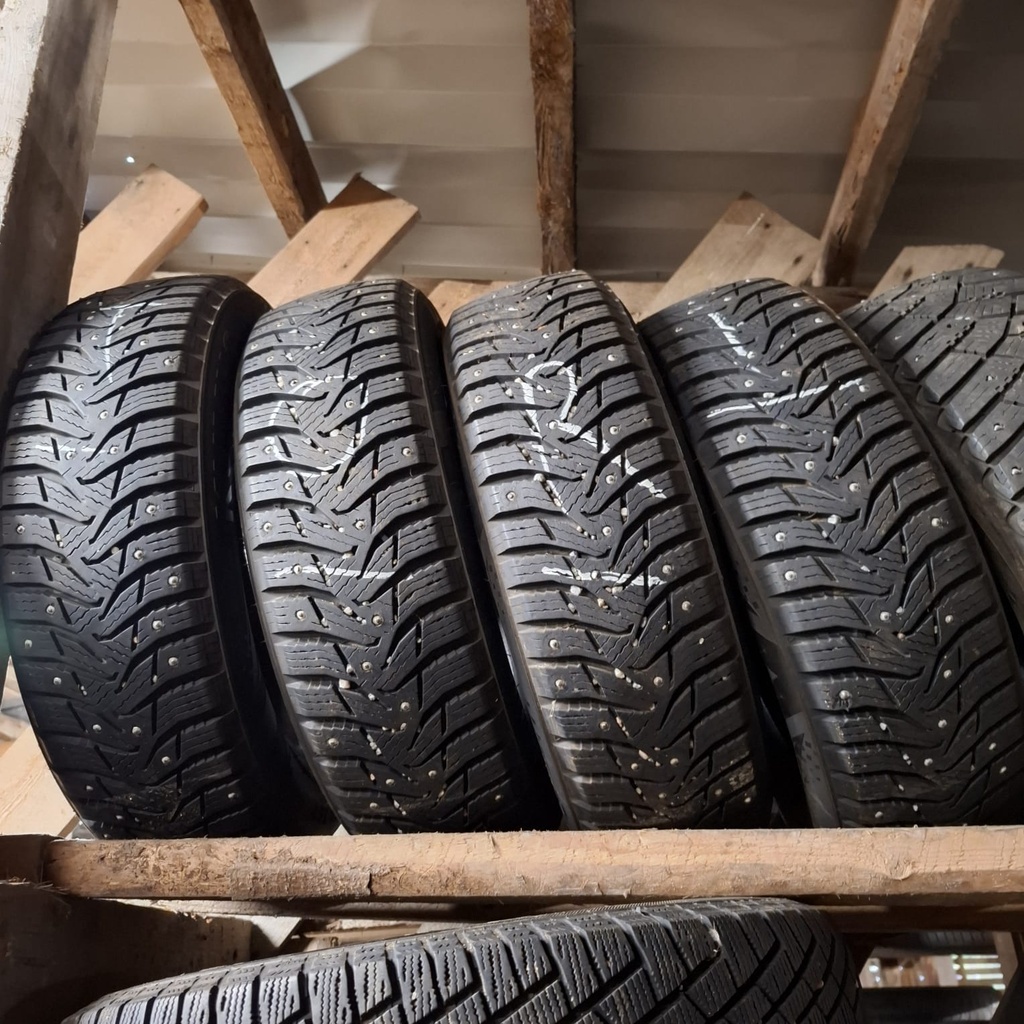 155/65R14 75T Kuhmo WinterCraftIce WI31 Käytetty nastarengas 7-9mm DOT-18