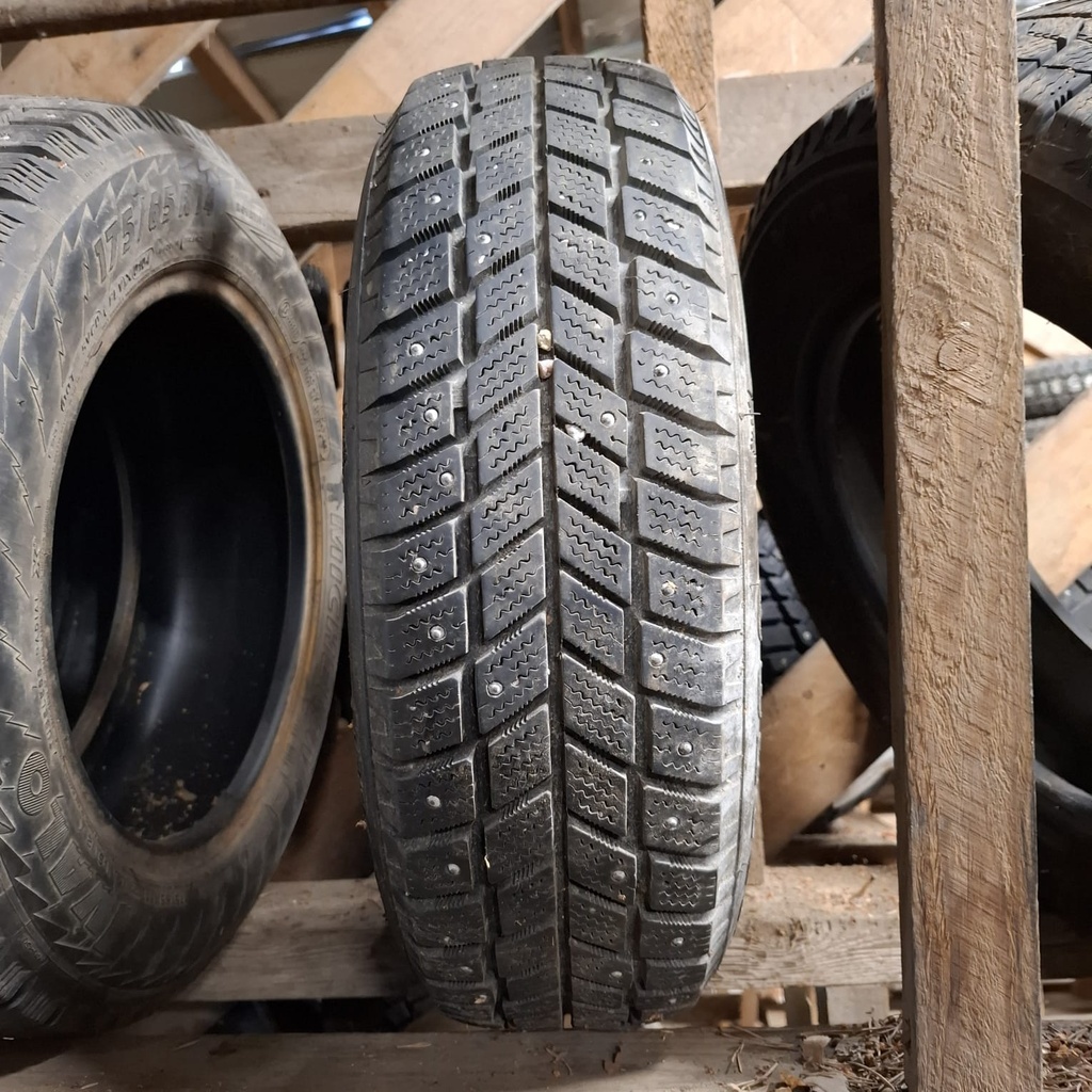 175/65R14 82T Kingstar W411 Winter Radial Käytetty nastarengas 7,5mm DOT-08