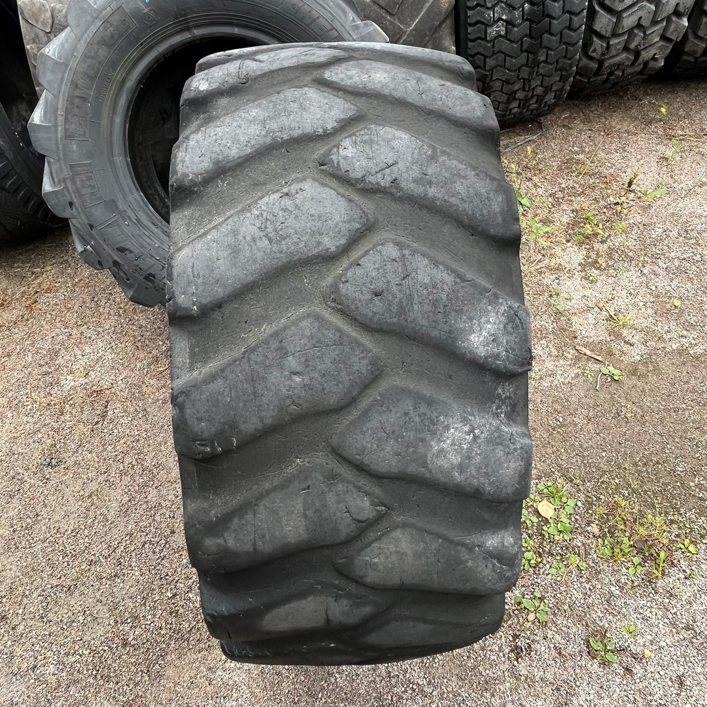 405/70R20 (16.0/70R20) 10pr DUNLOP E91-2 Käytetty työkoneen rengas 5mm (Vanha)