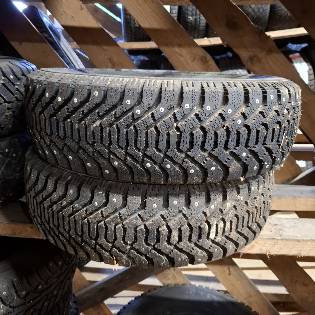 185/70R14 88T Goodyear UltraGrip 500 Käytetty nastarengas Ajamaton DOT-02