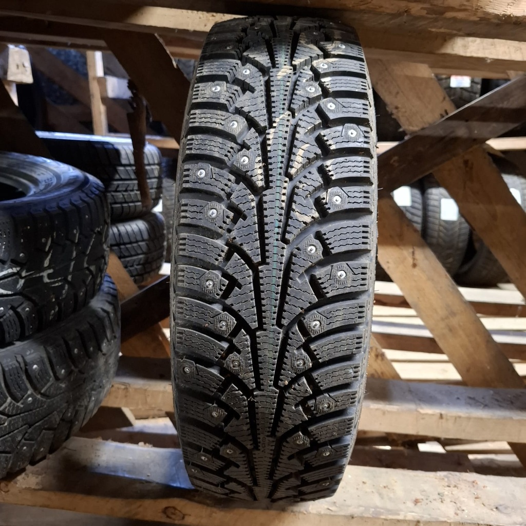 185/70R14 92T XL Nokian Hakkapeliitta 5 Käytetty nastarengas Ajamaton DOT-06