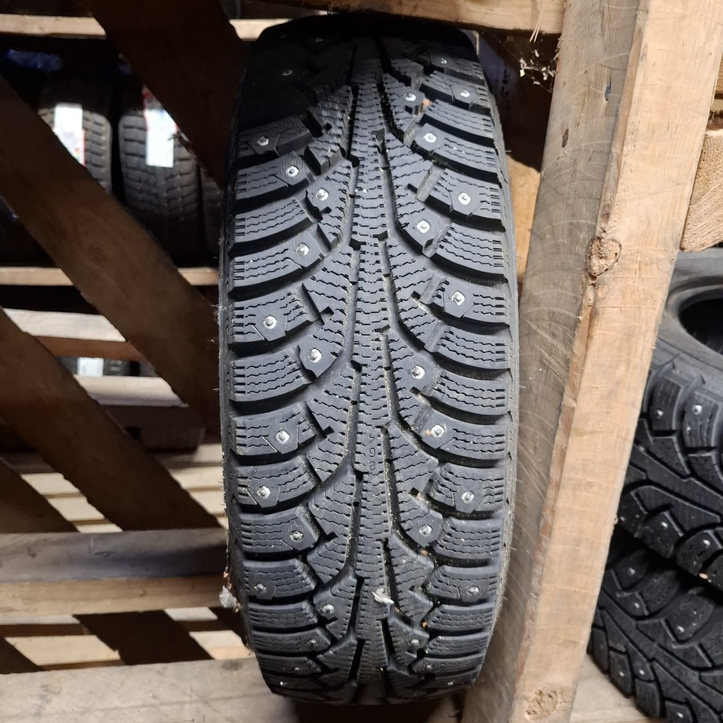 185/70R14 92T XL Nokian Hakkapeliitta 5 Käytetty nastarengas 9,5mm DOT-08
