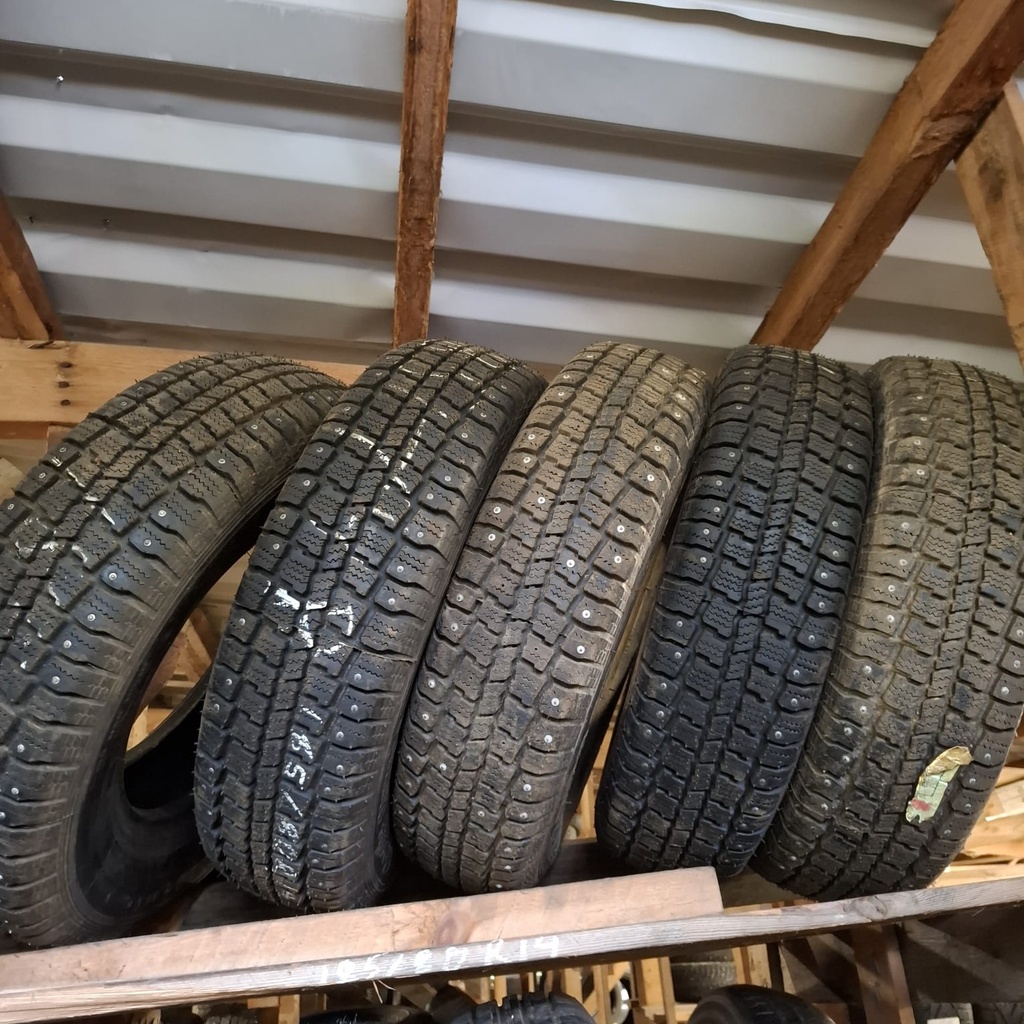 185/80R14 90Q Pinnoitettu Käytetty nastarengas Ajamaton Vanha