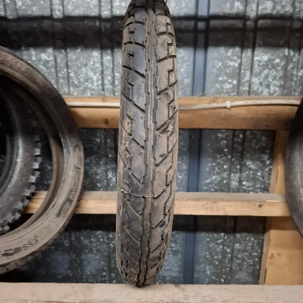 90/90-16 48L Michelin A39 Käytetty MP-Rengas Ajamaton DOT-00