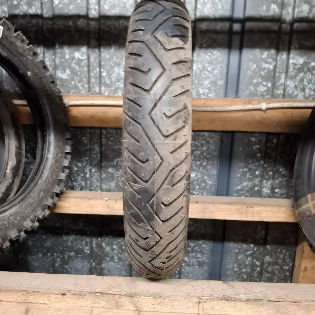 90/90-16 48P Pirelli MT75 Käytetty MP-Rengas Ajamaton DOT-95