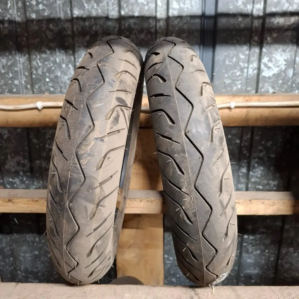 110/90-12 64L Bridgestone Hoop B03 Käytetty MP-Rengas Ajamaton DOT-01