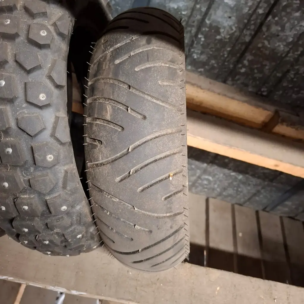 120/70-12 51L Metzeler ME 7-Teen Käytetty MP-Rengas 4,5mm DOT-18