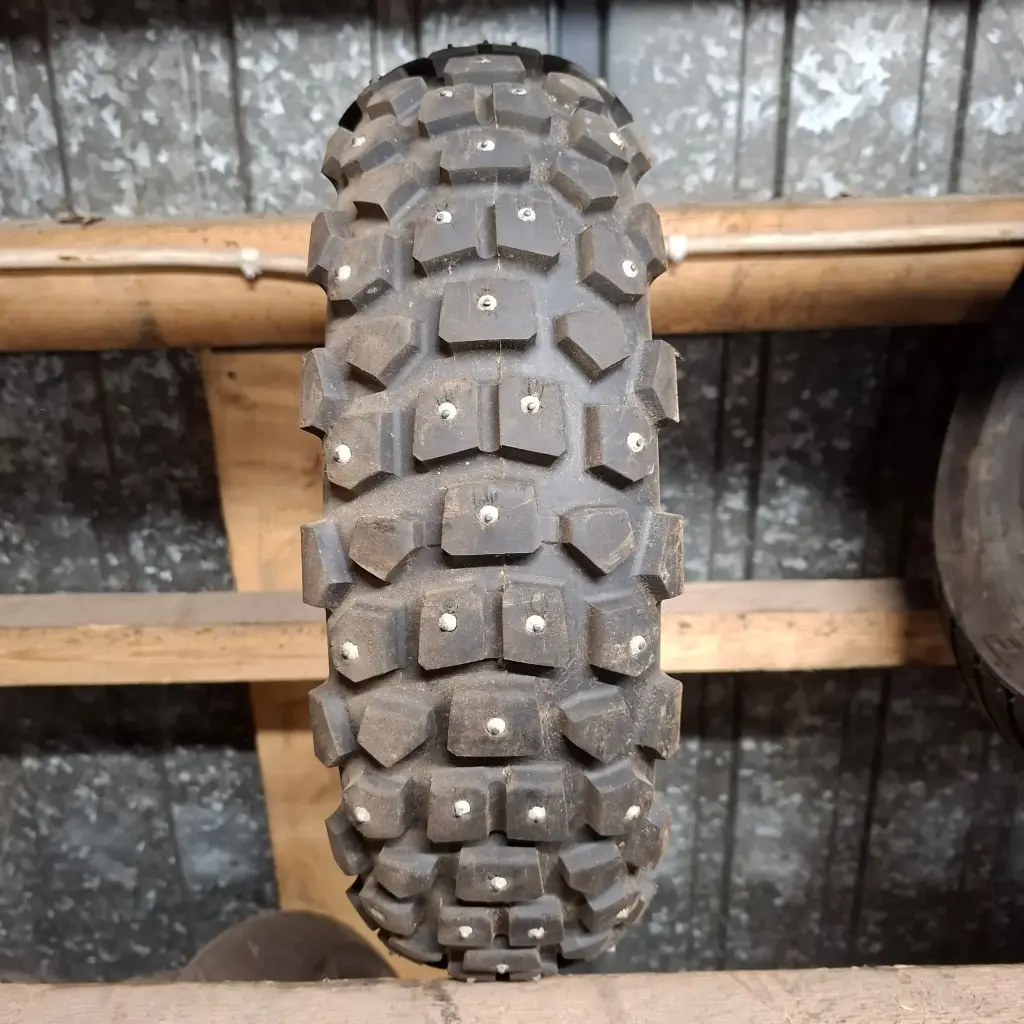 130/70-12 56J Maxxis Käytetty MP-Nastarengas 8mm DOT-04