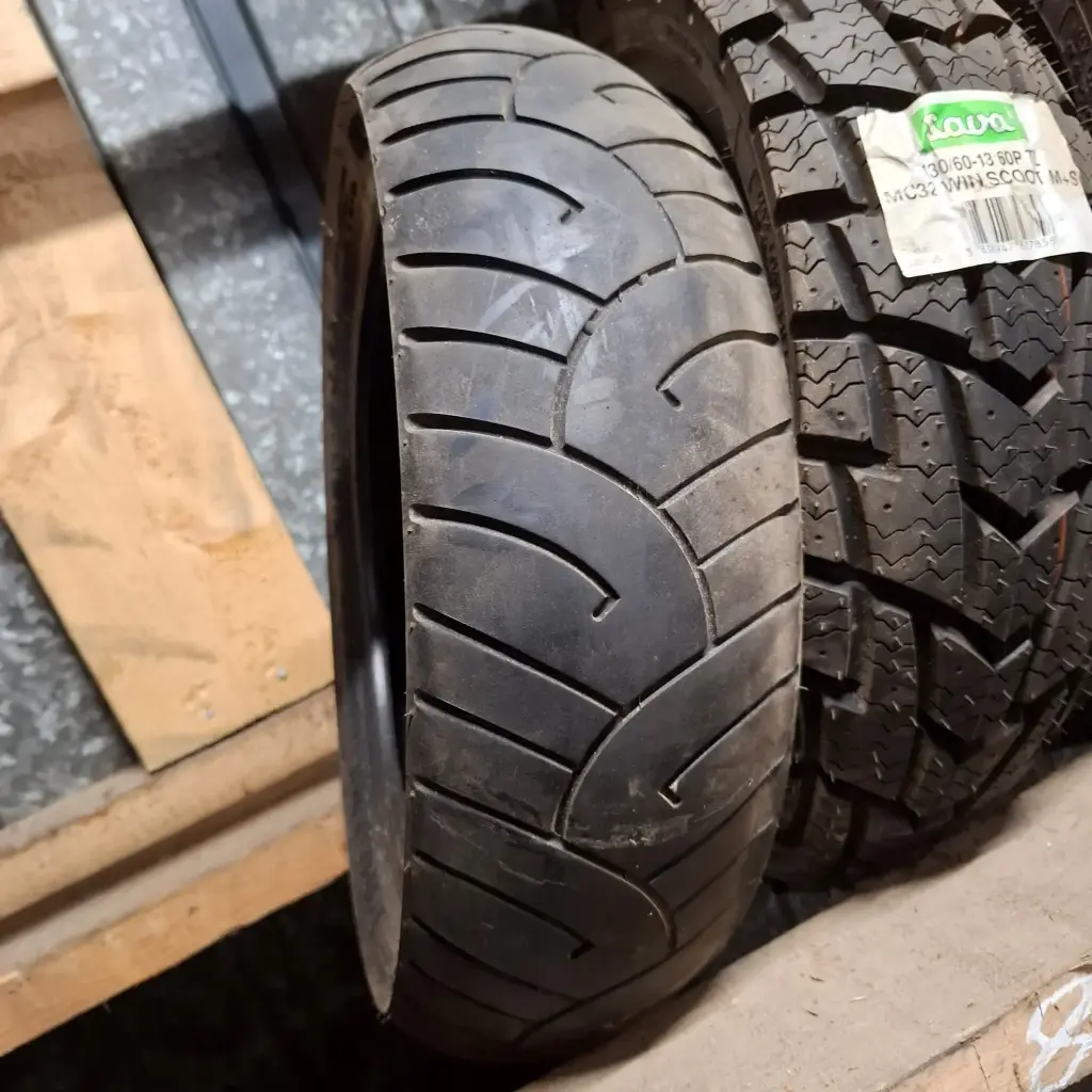 130/60-13 60P Rinaldi HB37 Käytetty MP-Rengas 3mm DOT-20