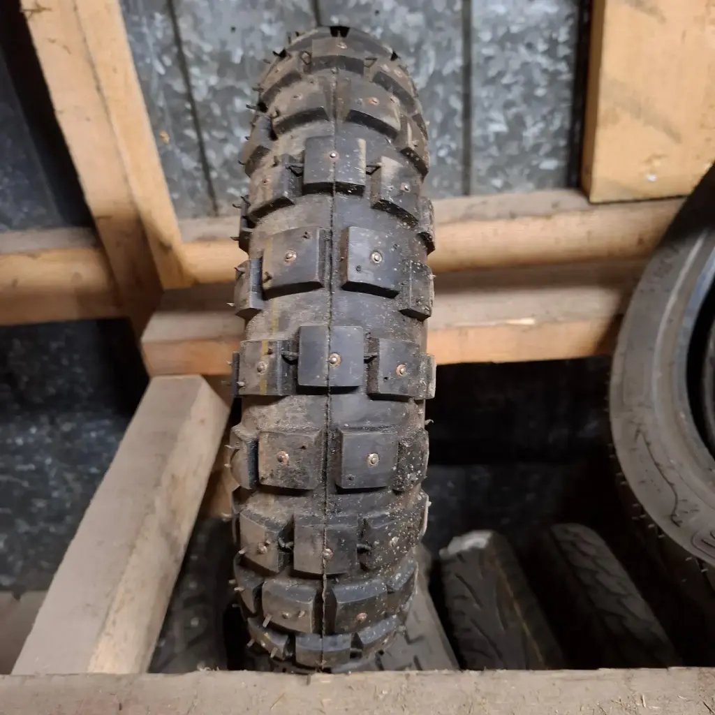 3,50-8 4PR Duro HF-204-1 Käytetty MP-Nastarengas Ajamaton DOT-10