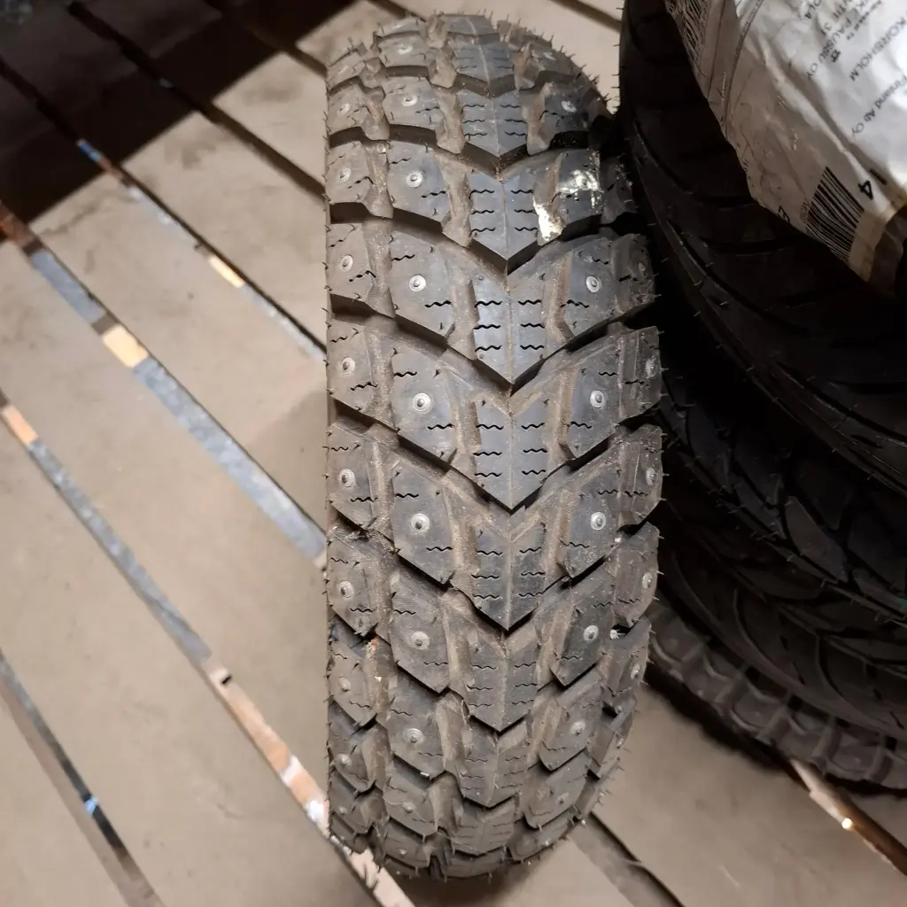 130/90-10 70P Schwalbe Käytetty MP-Nastarengas Ajamaton DOT-08