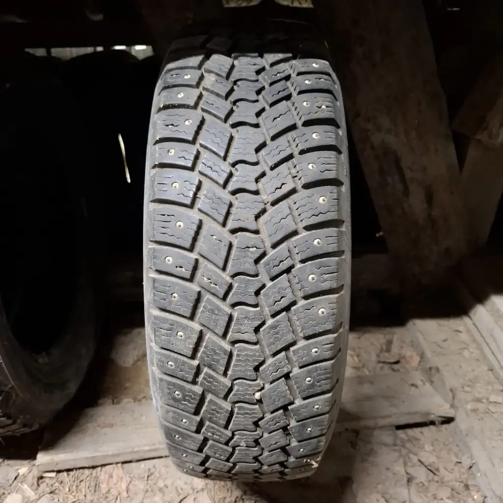 185/65R15 88Q Kleber Kapnor 5 Käytetty nastarengas 6,5mm DOT-10