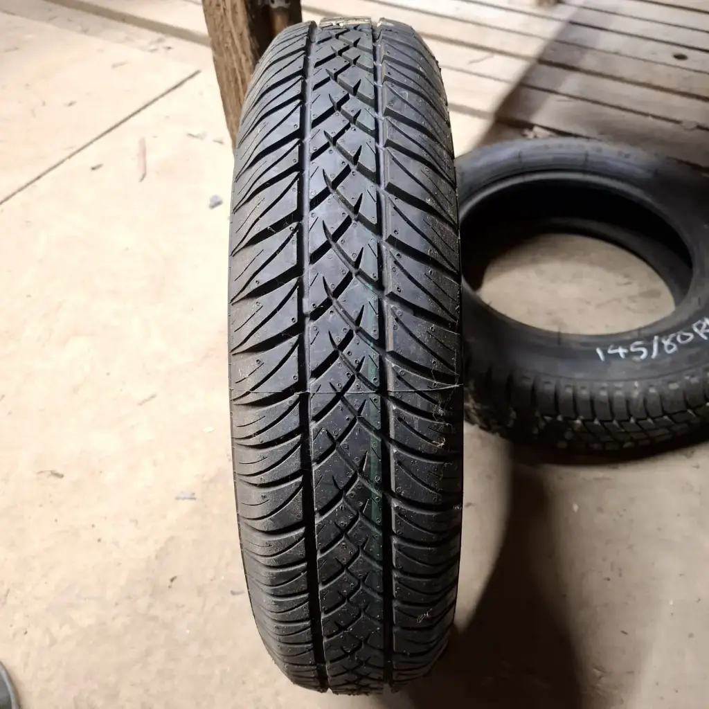 145/80R13 75T Uniroyal Rallye 680 Ajamaton kesärengas DOT-04