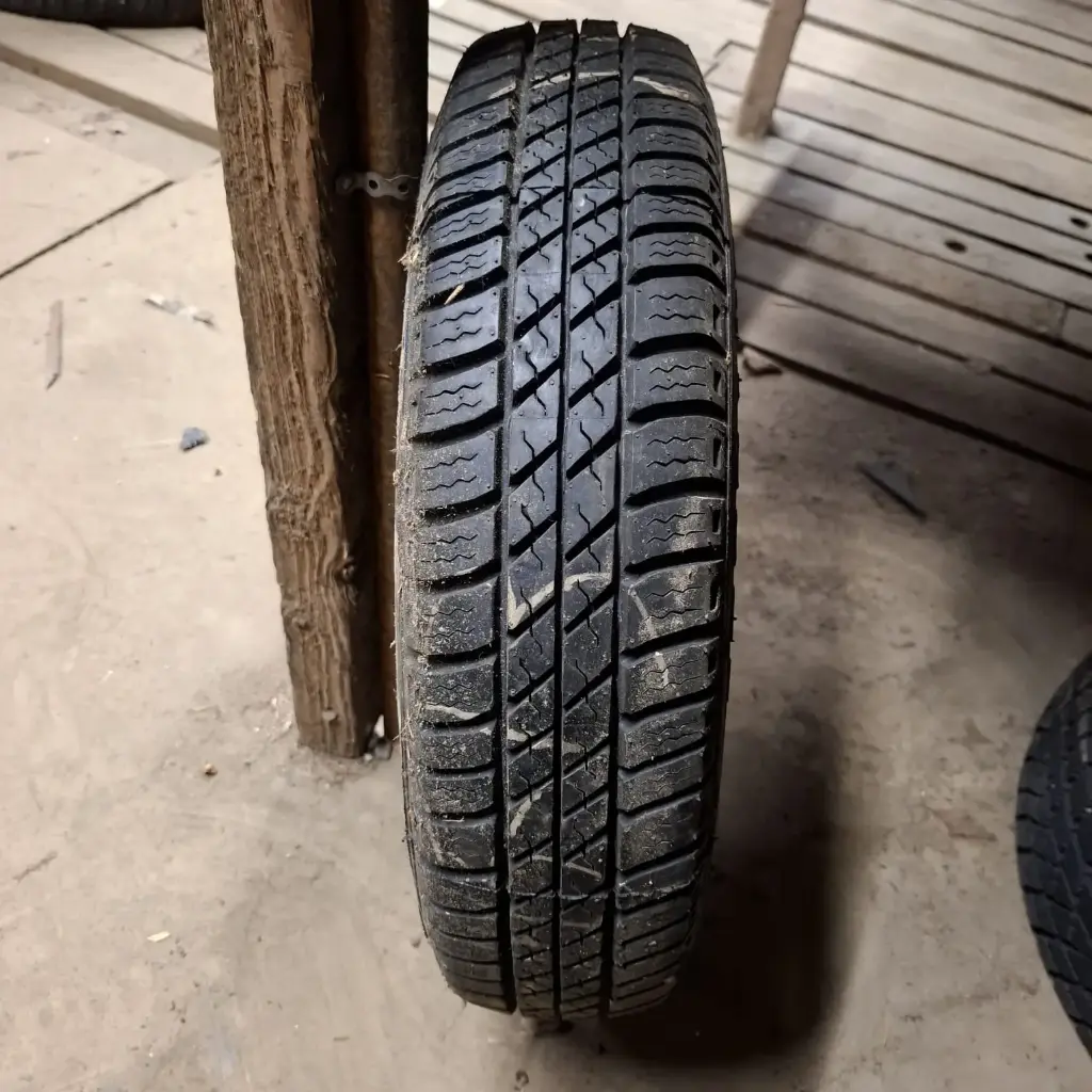 145/80R13 75T Pinnoitettu Ajamaton kesärengas Vanha